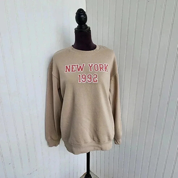New York 1992 Sweatshirt Beige Red Unisex Yankee Colored Crewneck Sz M - Picture 1 of 10